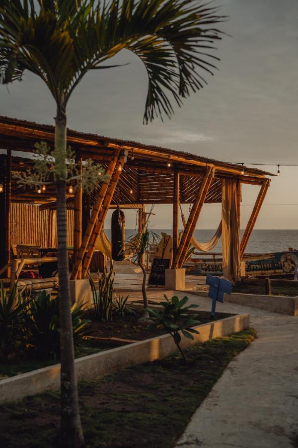 ホテル Free Spirit Ecuador, Puerto Engabao エクステリア 写真